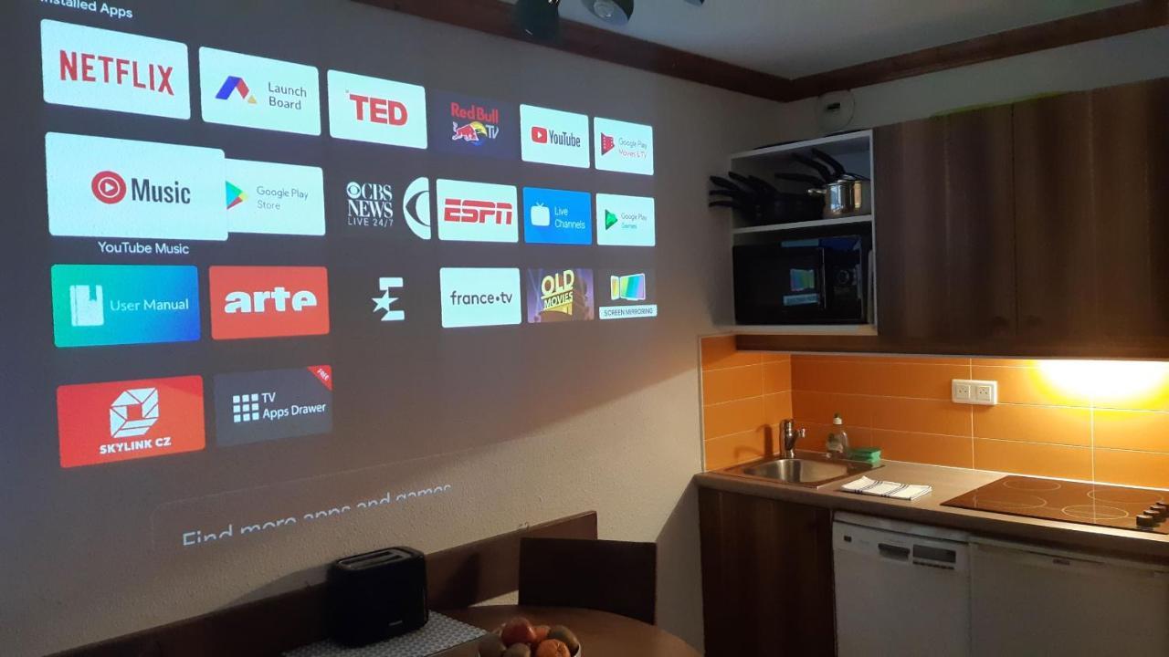 Superb View+Swim Pool+Smart Tv+Netflix+Projector Lejlighed Huez Eksteriør billede