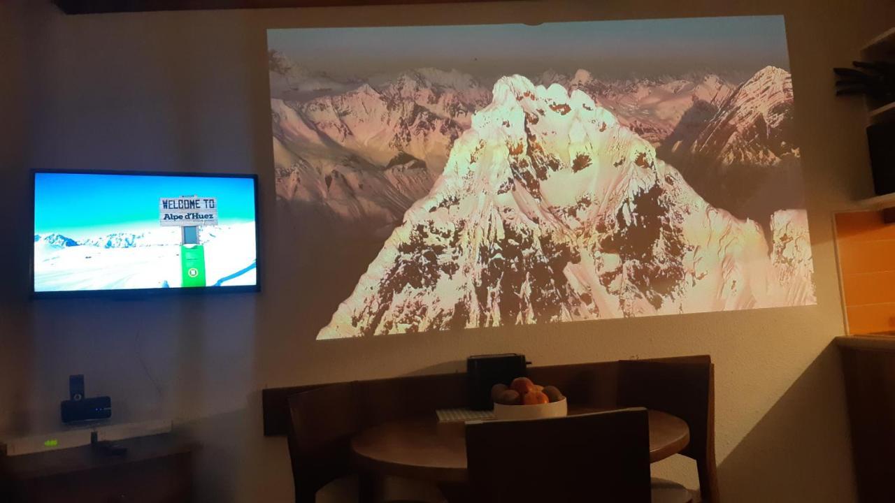 Superb View+Swim Pool+Smart Tv+Netflix+Projector Lejlighed Huez Eksteriør billede